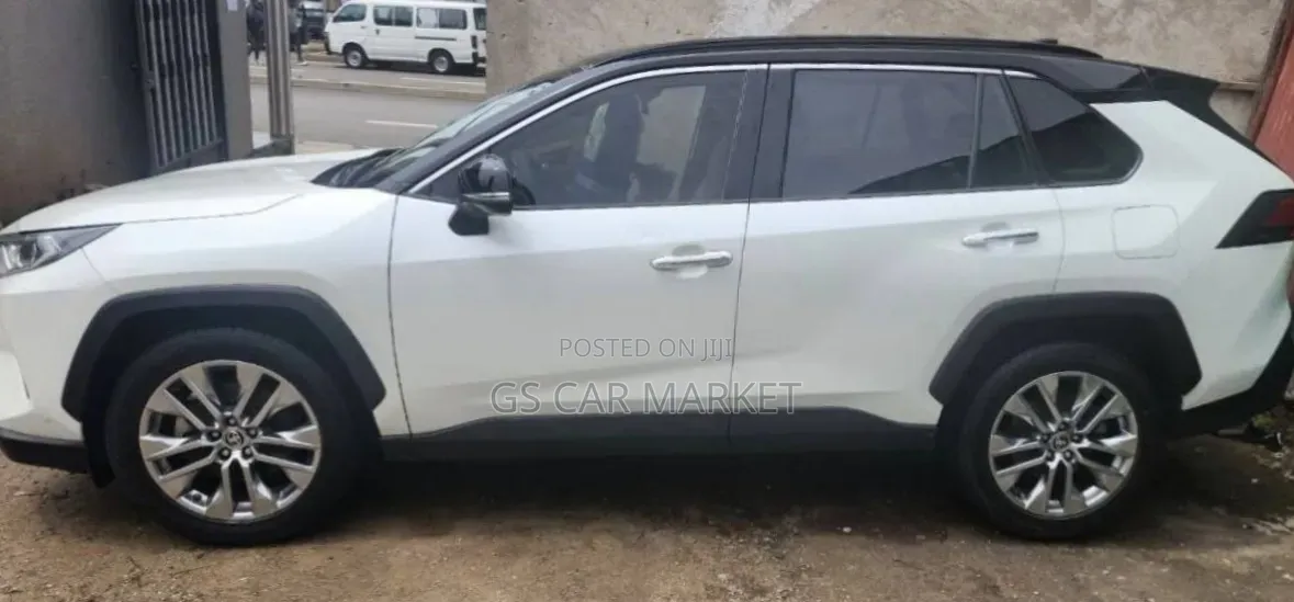 Toyota RAV4 2021 White