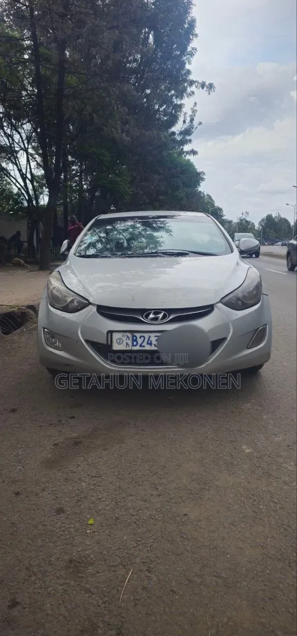 Hyundai Elantra 2013 Silver