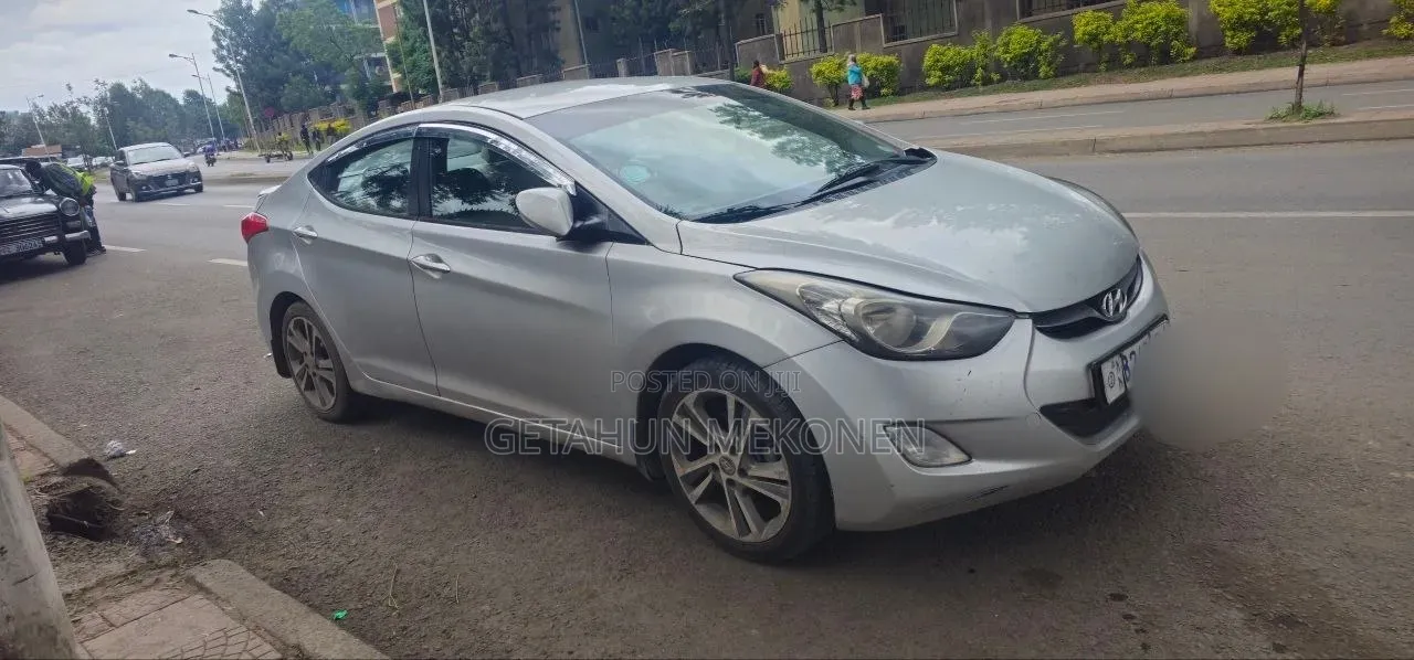 Hyundai Elantra 2013 Silver