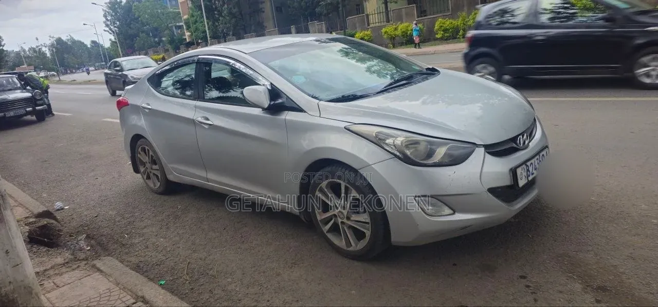 Hyundai Elantra 2013 Silver