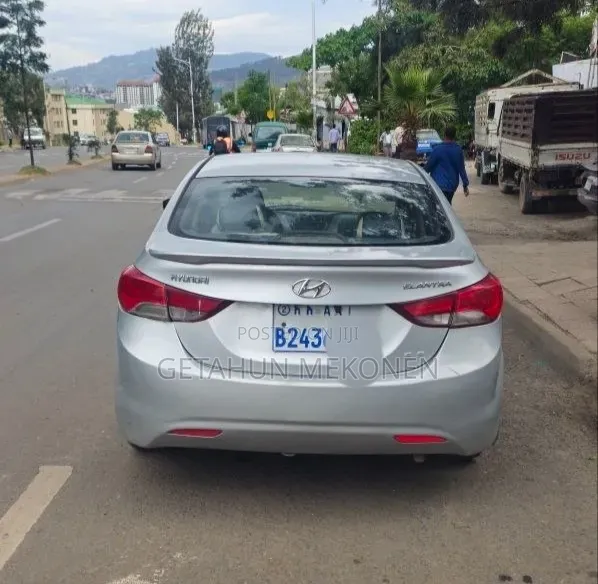 Hyundai Elantra 2013 Silver