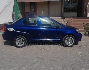 Toyota Platz 2005