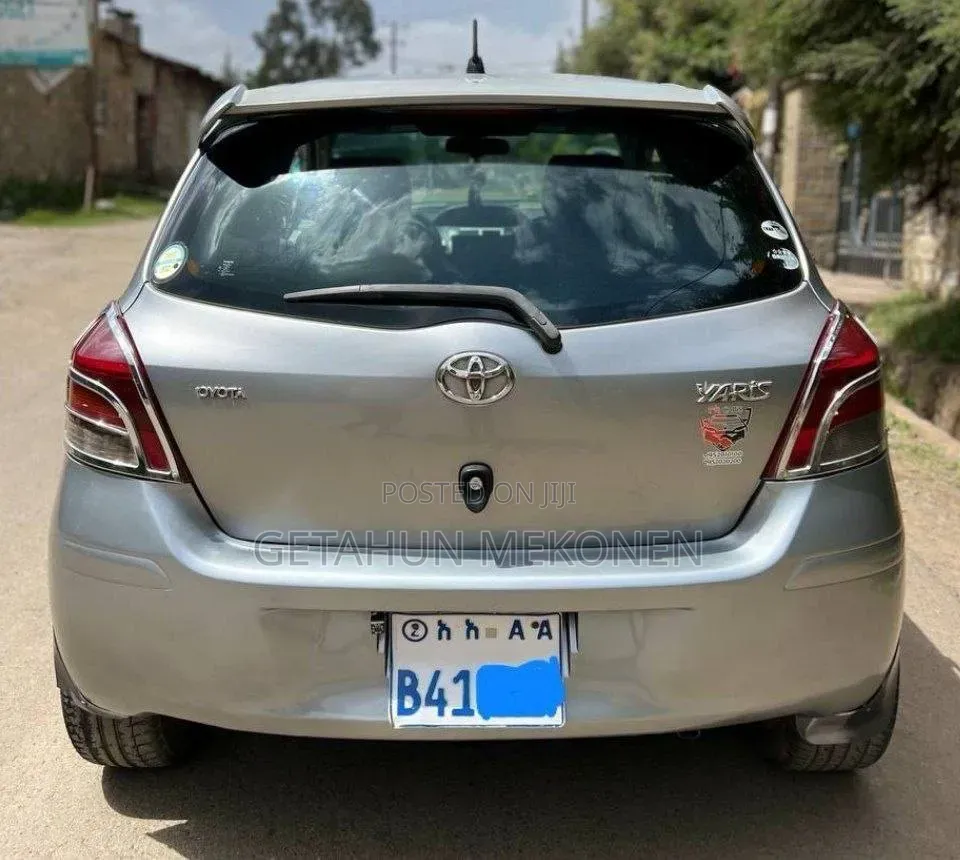 Toyota Yaris 2010 Silver