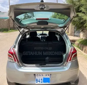 Toyota Yaris 2010 Silver