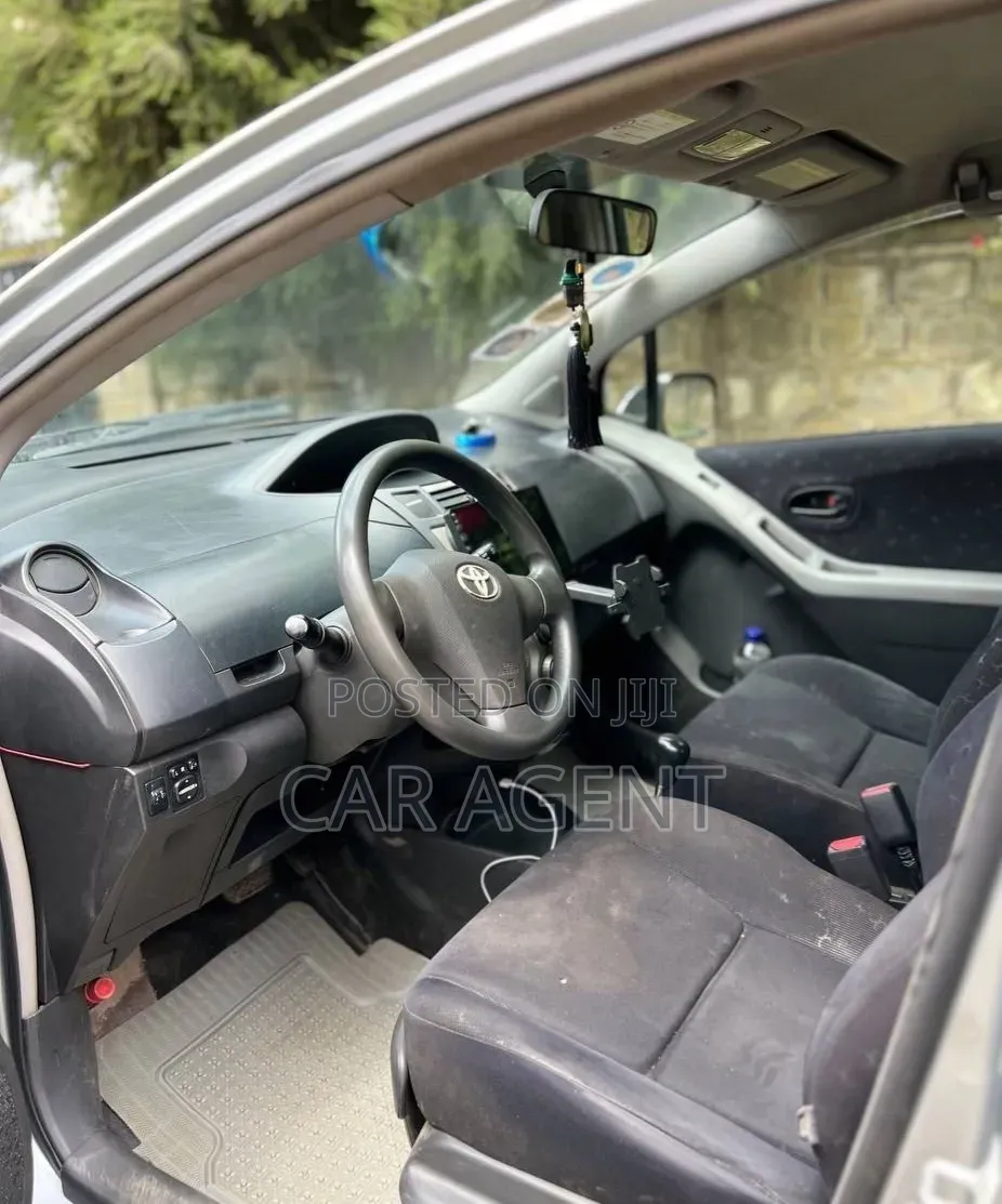 Toyota Yaris 2010 Silver