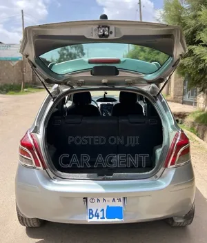 Toyota Yaris 2010 Silver