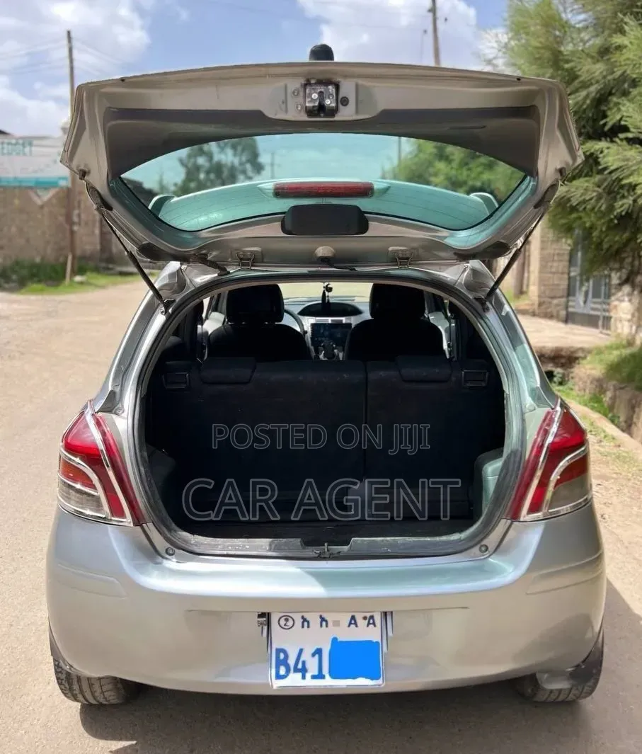 Toyota Yaris 2010 Silver