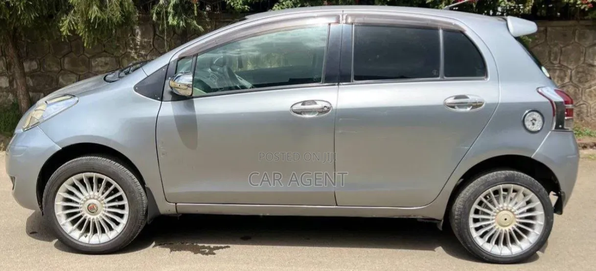 Toyota Yaris 2010 Silver