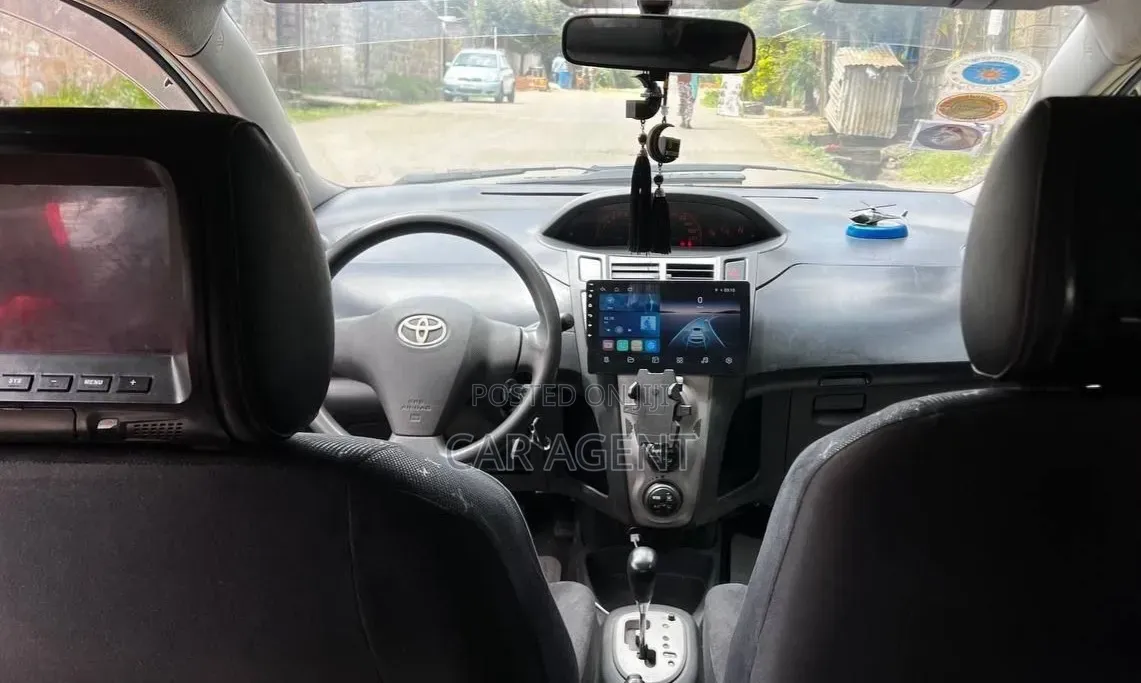Toyota Yaris 2010 Silver