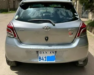 Toyota Yaris 2010 Silver