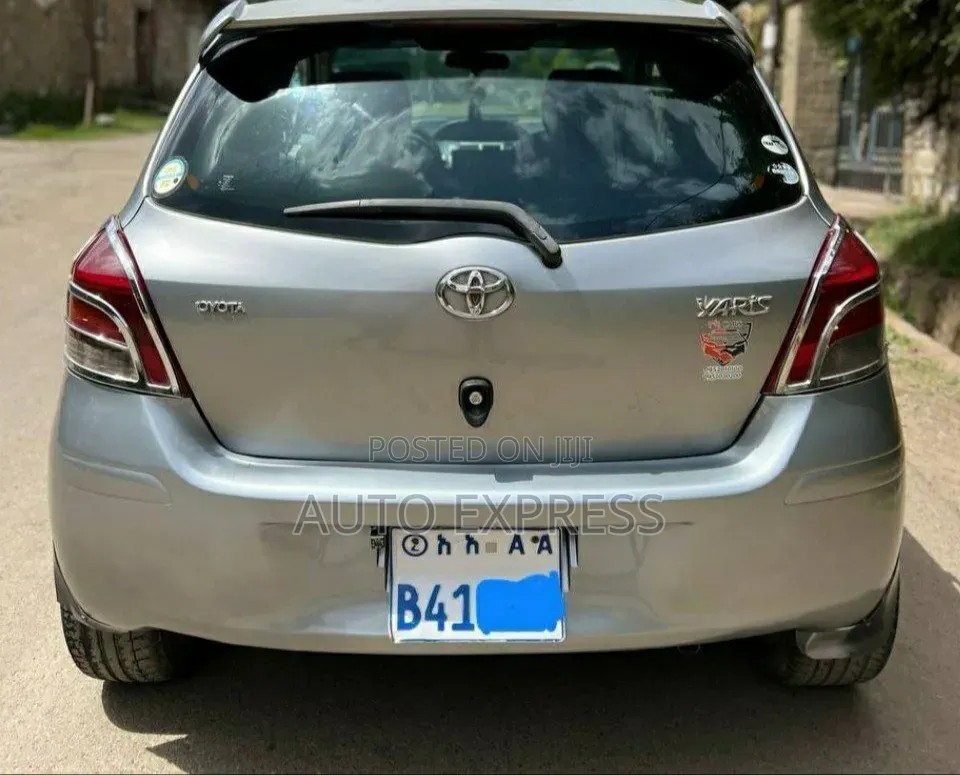 Toyota Yaris 2010 Silver