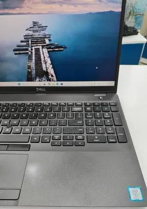 New Laptop Dell Precision 3541 16GB Intel Core i7 SSD 512GB