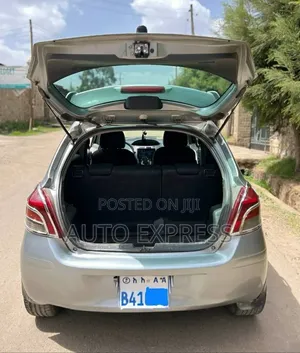 Toyota Yaris 2010 Silver