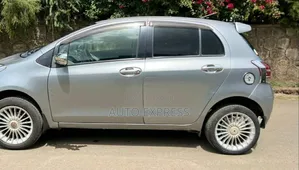 Toyota Yaris 2010 Silver
