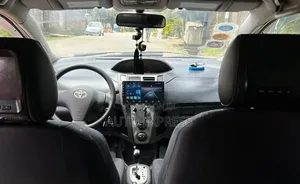 Toyota Yaris 2010 Silver