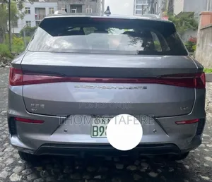 BYD E2 43 kWh 94 hp FWD 2024 Gray