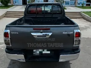 Toyota Hilux 2017 Gray