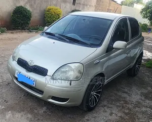 Toyota Vitz 2004 Gold