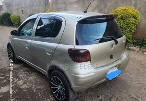 Toyota Vitz 2004 Gold