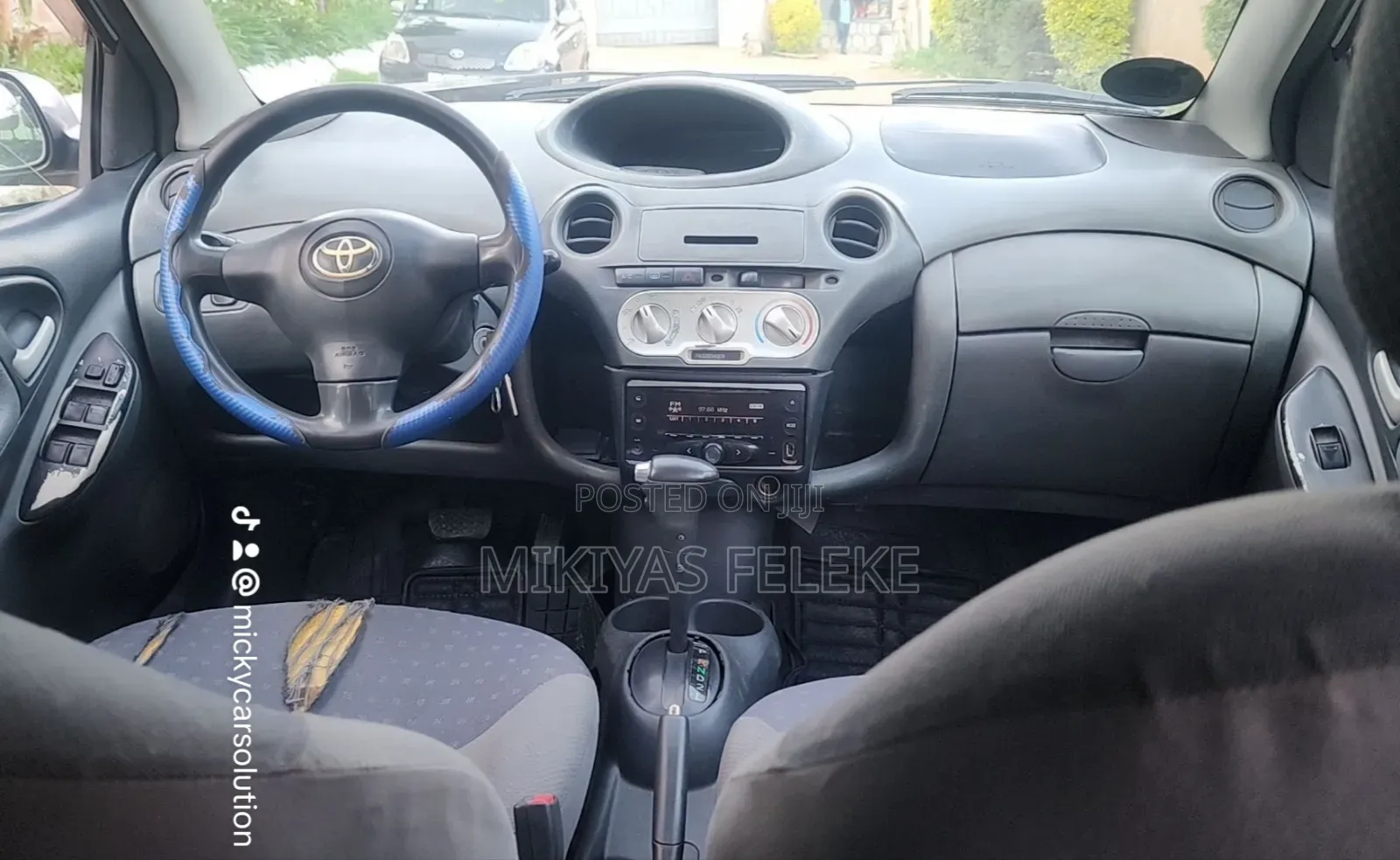 Toyota Vitz 2004 Gold