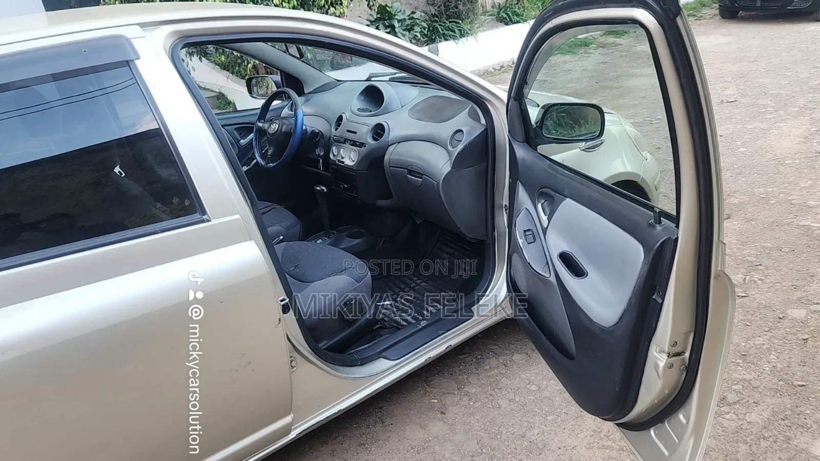Toyota Vitz 2004 Gold