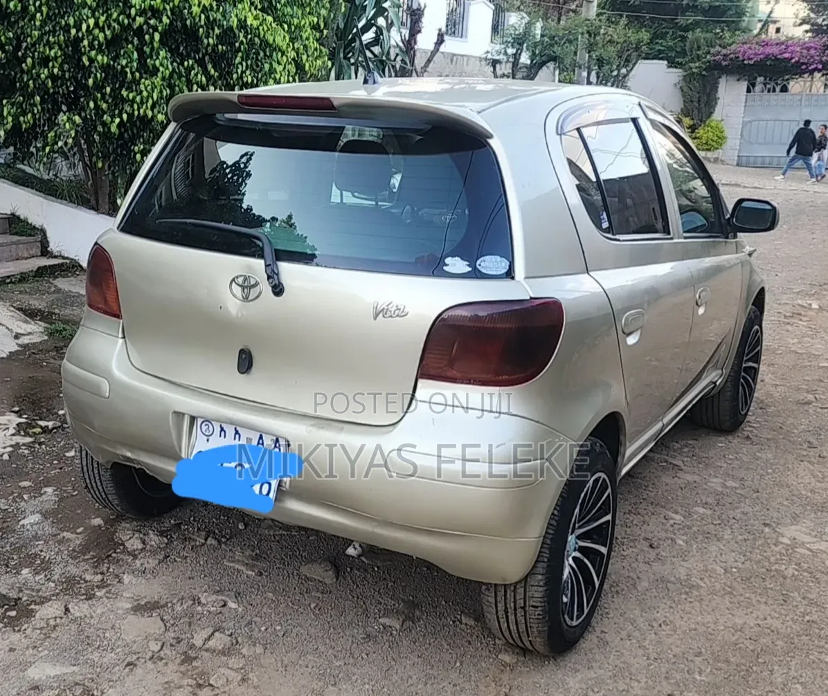 Toyota Vitz 2004 Gold