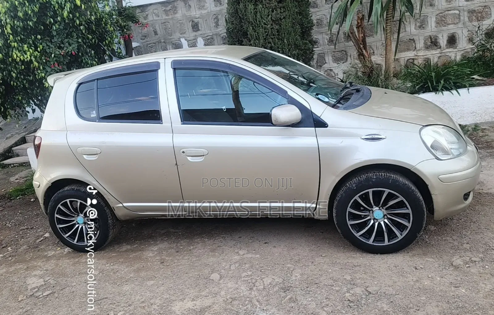 Toyota Vitz 2004 Gold