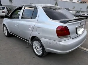 Toyota Platz 2005