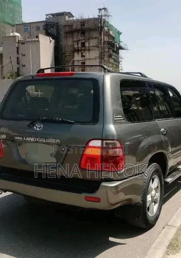 Toyota Land Cruiser 2002 Gray