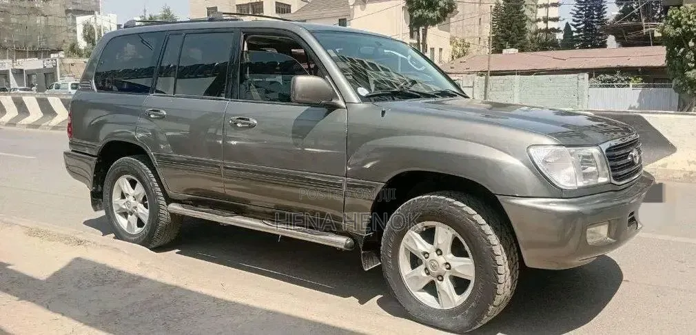 Toyota Land Cruiser 2002 Gray