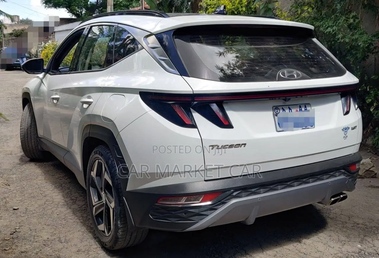 Hyundai Tucson Sport 2021 White