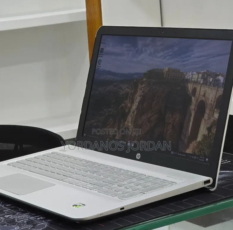 New Laptop HP Envy 15 12GB Intel Core i5 SSHD (Hybrid) 1.5T
