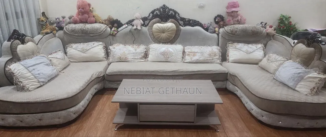 ያገለገለ ሌጀንድ ሶፋ