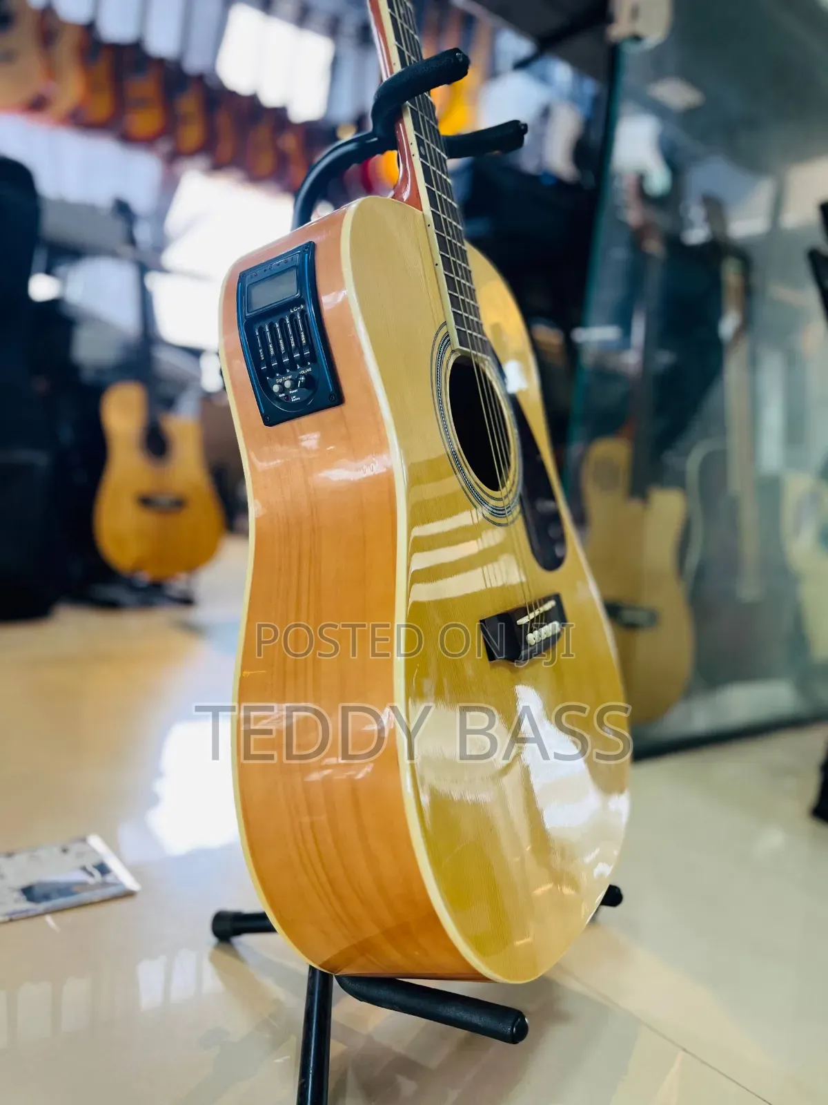 Box Guitar