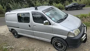 Toyota HiAce 1987 Silver