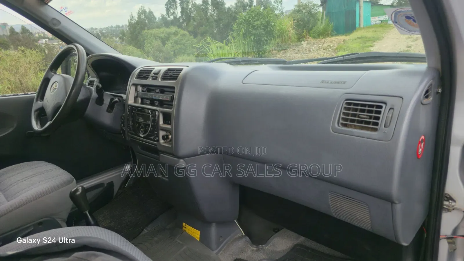 Toyota HiAce 1987 Silver