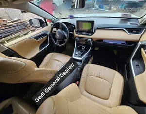 Toyota RAV4 2020 White