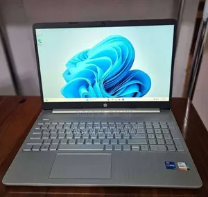 New Laptop HP G71T 8GB Intel Core i5 SSD 256GB