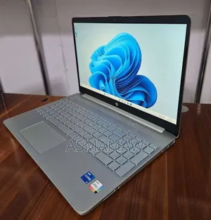 New Laptop HP G71T 8GB Intel Core i5 SSD 256GB