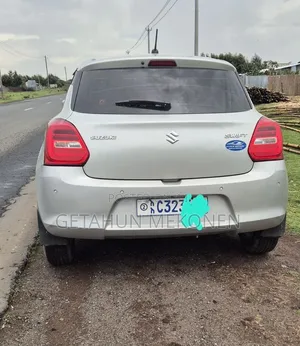 Suzuki Swift 2022 Silver