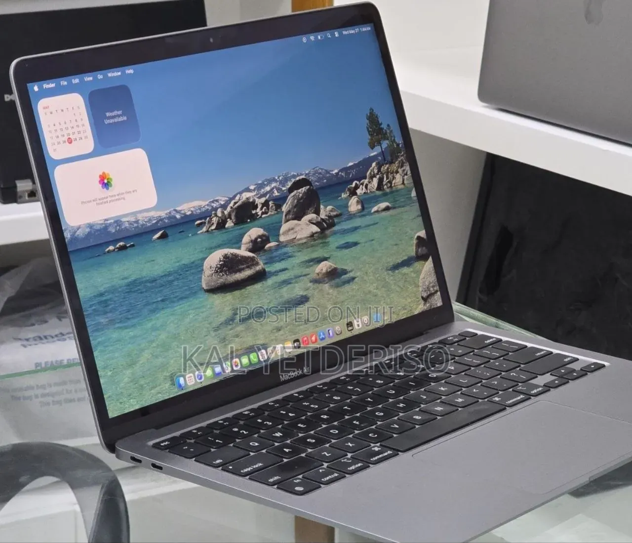 New Laptop Apple MacBook 2020 8GB Intel Core i5 SSD 256GB