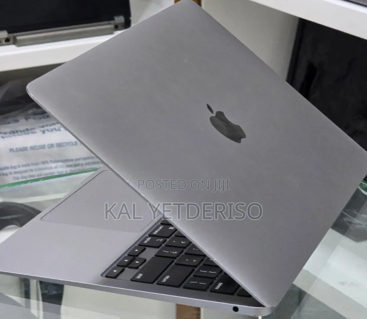 New Laptop Apple MacBook 2020 8GB Intel Core i5 SSD 256GB