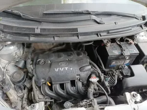 Toyota Yaris 2009 Silver
