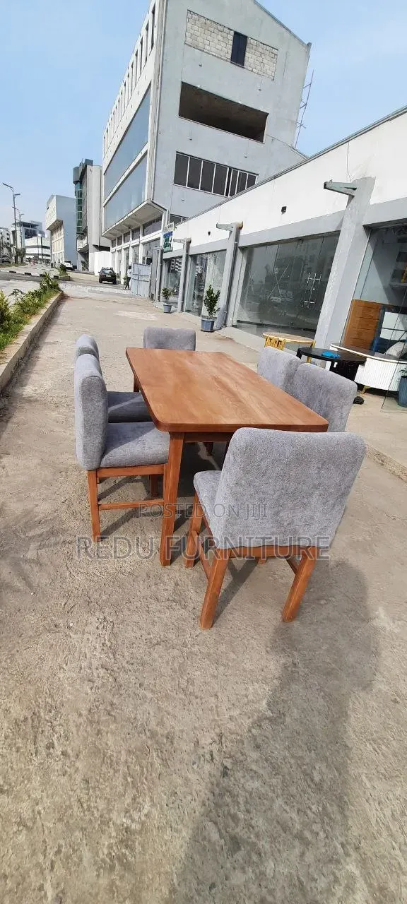 6 Seat Dinning Table