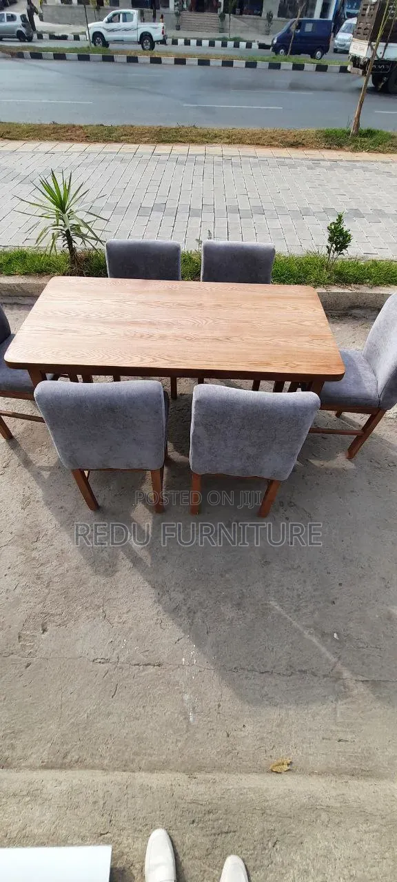 6 Seat Dinning Table