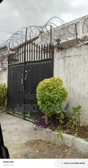 3bdrm Villa in ጎሮ አ.አ, Bole for sale