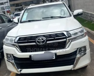 Toyota Land Cruiser 2010 White