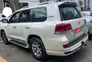 Toyota Land Cruiser 2010 White