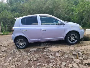 Toyota Vitz 2004 Silver