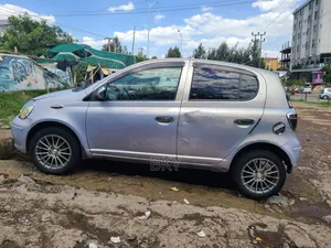 Toyota Vitz 2004 Silver
